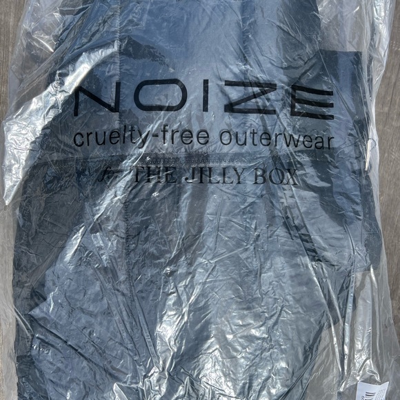 Jilly Box Noize: Avalon Puffer Jacket Black - Picture 4 of 5